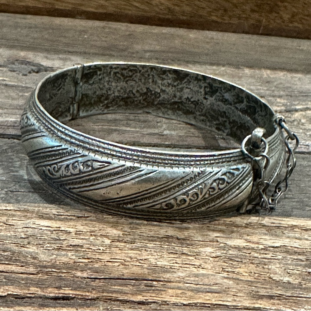 ANTIQUE BERBER SILVER BRACELET
